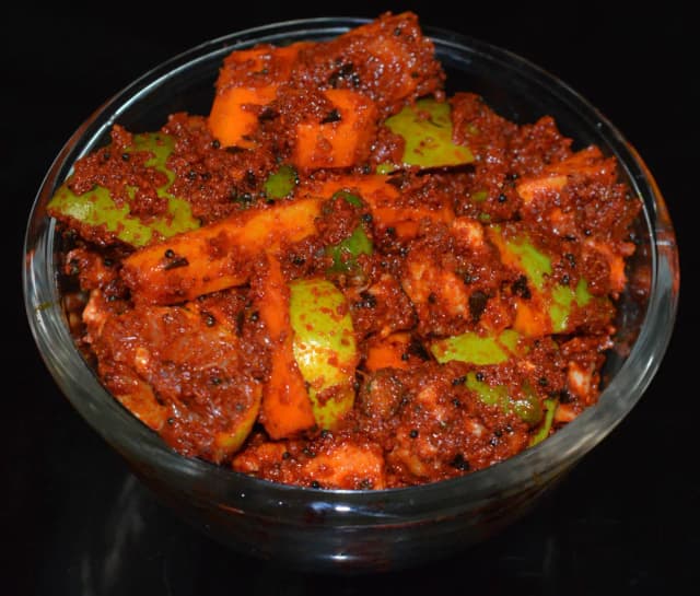Lolu's Kerala Homemade Tasty Fresh & Tasty Mixed Vegetable Pickle (മിക്സഡ് വെജിറ്റബിൾ അച്ചാർ) - 250 g