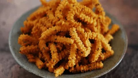 Lolu's Homemade Salty Crispy & Tasty Murukku (മുറുക്ക്) - 250 g | Kerala Style Raw Rice Murukku