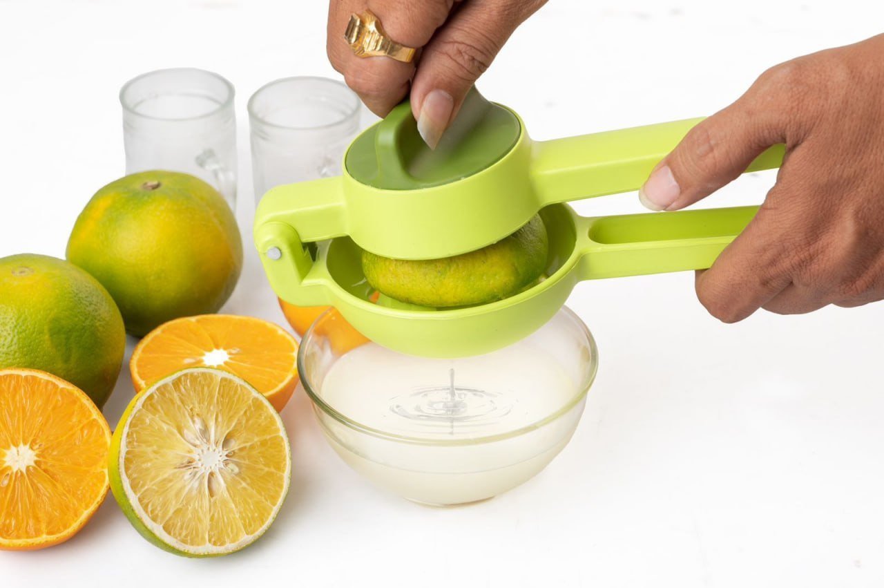 SmartGadgets Manual Squeeze and Twist Hand Juicer Machine for Lemon, Orange, Citrus, Fruits, and Vegetables Lime Squeezer