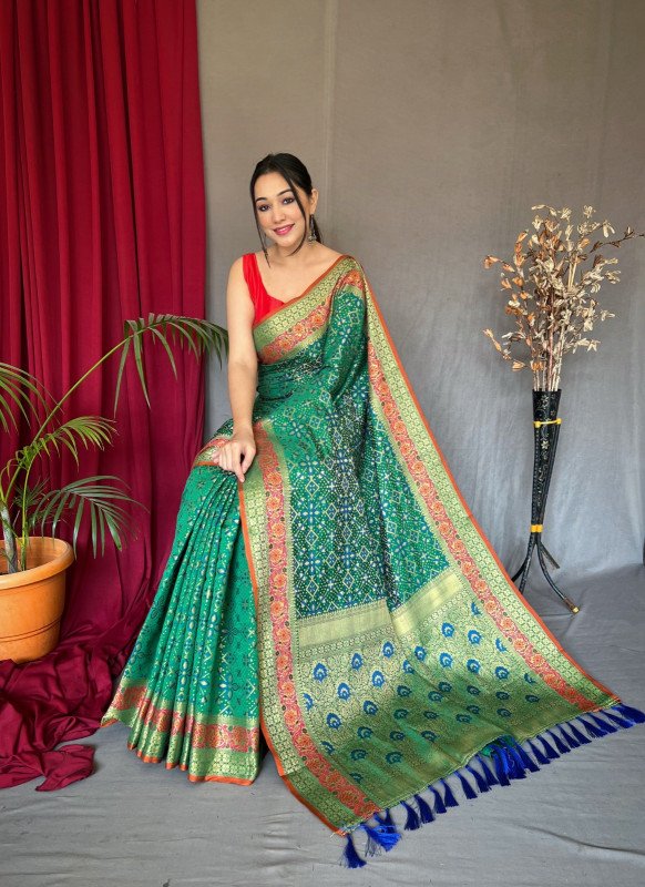 Edathal Star Collection's New Attractive & Stylish Pure Patola Silk Saree With Blouse & Rich Pallu With Tassels - Green Colour | Patola Pure Silk Saree