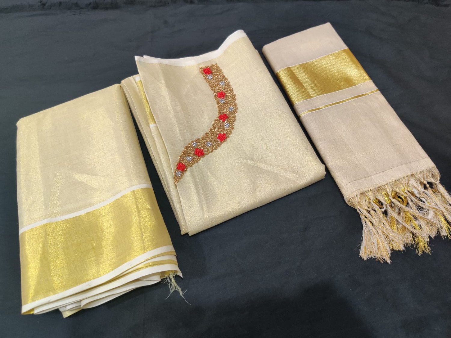 White Banarasi Khaddi Saree With Unstitched Blouse Fabric in 2024 | Blouse  piece, Blouse fabric, Saree