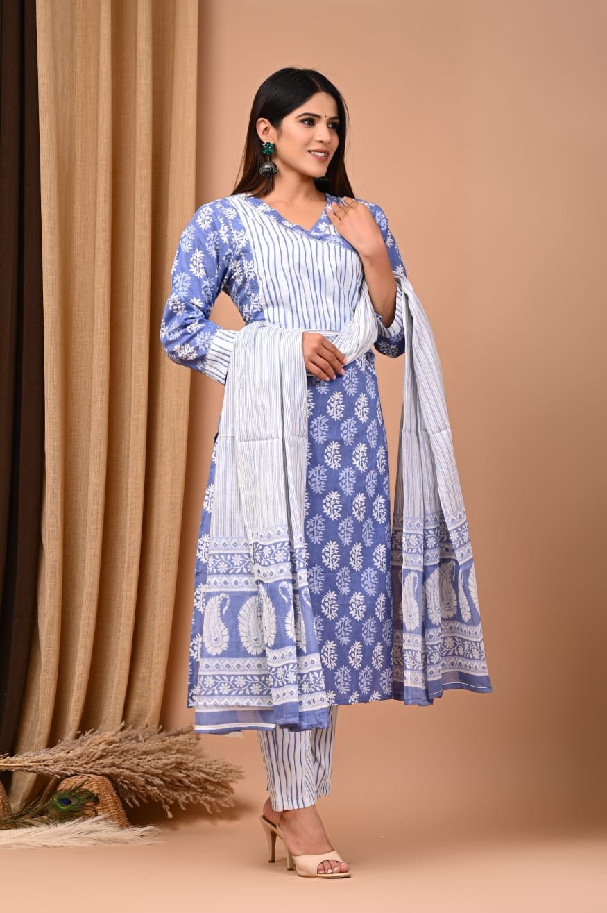 Buy Scakhi Off White Cotton Chikankari & Schiffli Design Tiered Anarkali  Ethnic Dress online